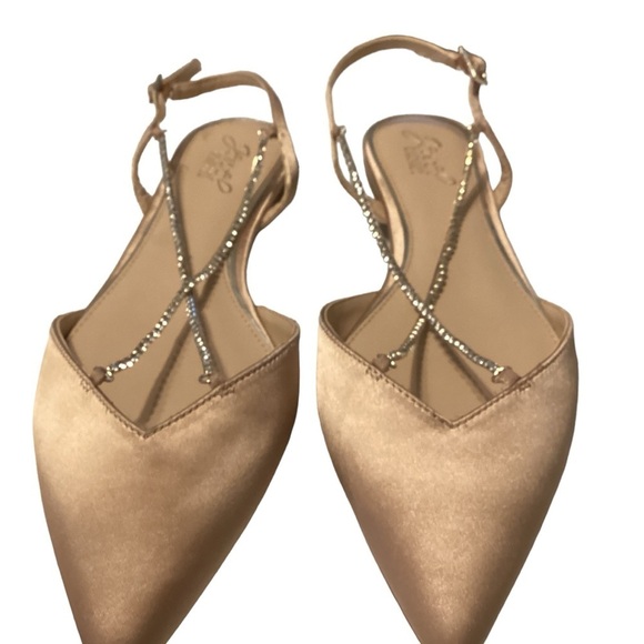Badgley Mischka
Jewel Badgley Mischka Alanna Satin Slip-On Ballet Flats size 8.5 - Picture 6 of 9